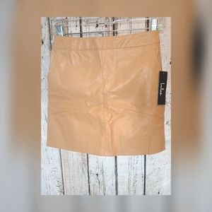 NWT Mini skirt by Lulu's in tan size small